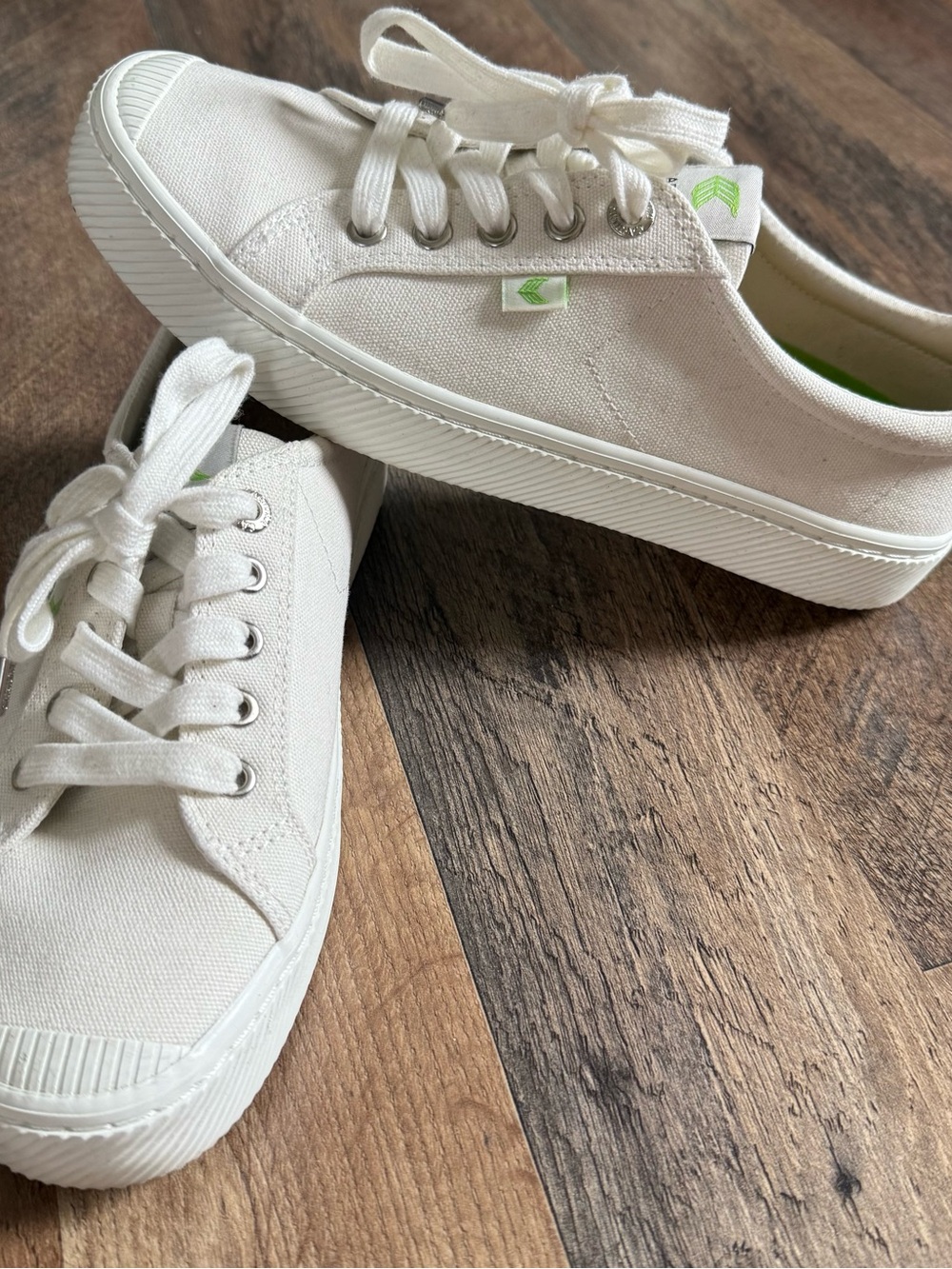 Cariuma OCA Low Off-White Canvas Sneakers sz 9